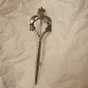 IRISH CLADDAGH STICK PIN WITH CONNEMARA MARBLE HEART